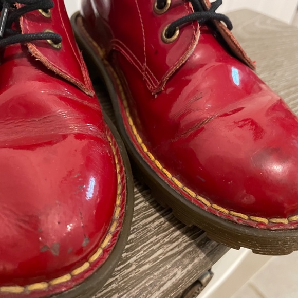 Dr Martens Girls 2UK 3US Patent Red Leather Air Wair England Vintage Booties - Picture 5 of 5